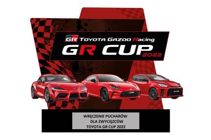 Wręczenie pucharów dla zwycięzców TOYOTA GR CUP 2022